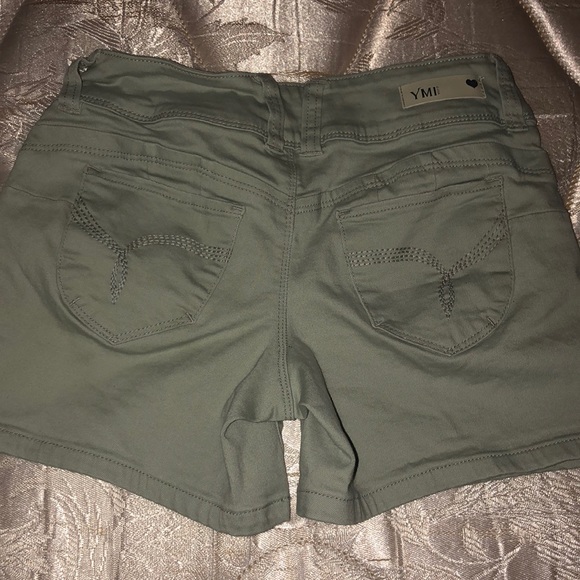 Shorts - Picture 2 of 3